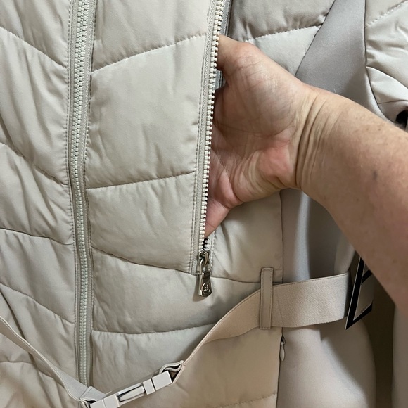 Women's Beige Quilted Jacket with Faux Fur Trim - Picture 4 of 9